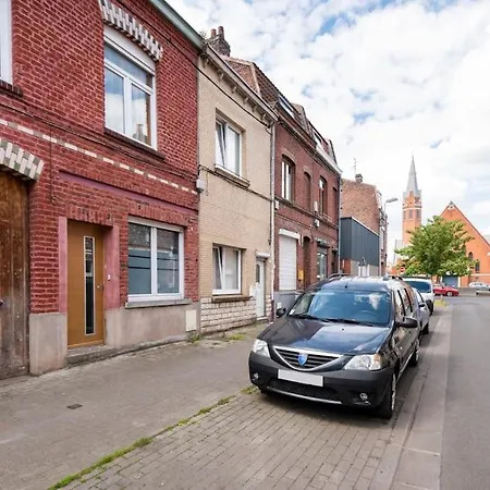 Spacious In Tastefully Decorated House Hébergement de vacances