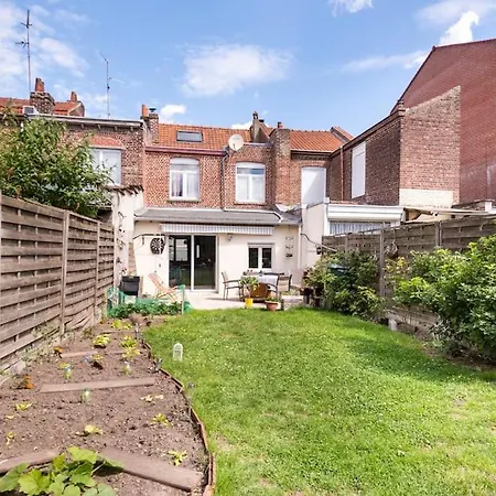 Hébergement de vacances Spacious In Tastefully Decorated House *