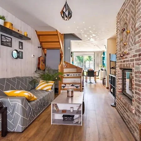 Spacious In Tastefully Decorated House بيت للعطل *