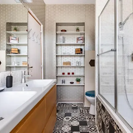 Spacious In Tastefully Decorated House بيت للعطل *